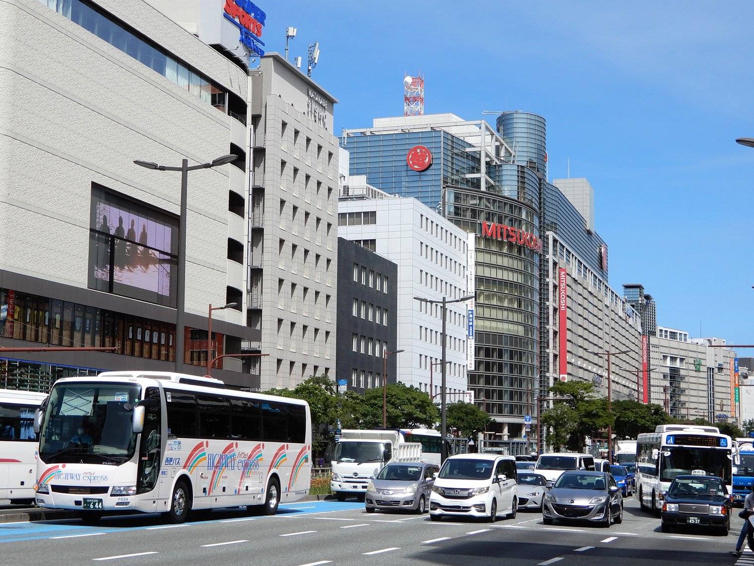 天神の街を走るさせぼ号