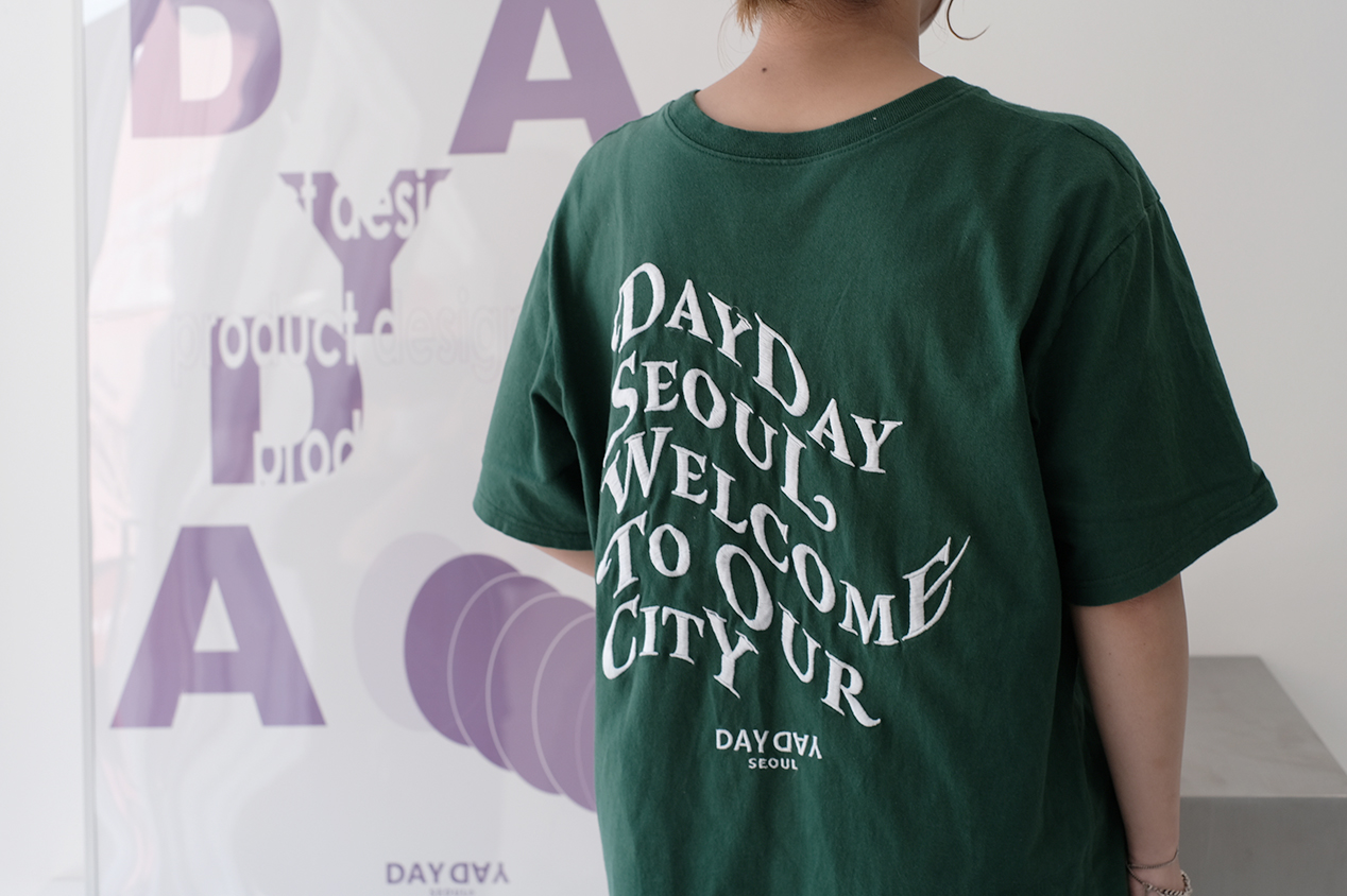 DAYDAY seoul city crewneck